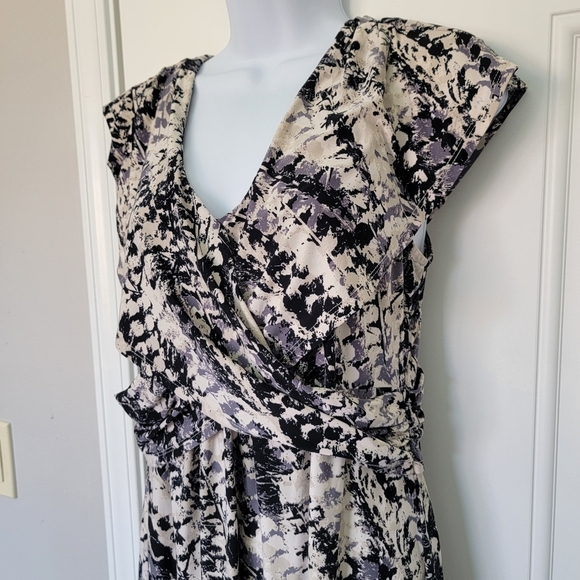 Soma Intimates Jersey Knit Faux Wrap V Neck Soft Dress Black Cream Abstract Sz M - Picture 4 of 10